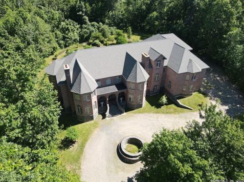 90 Harrison Dr, Waterbury, CT 06716-2551