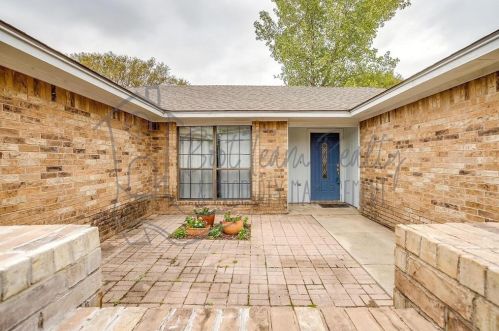 10048 Regent Row St, Fort Worth TX  76126-3001 exterior