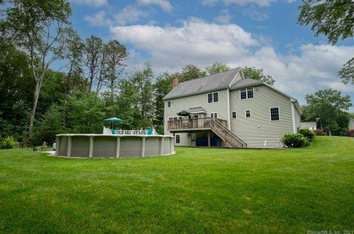92 Monarch Dr, Southington, CT 06489-4367