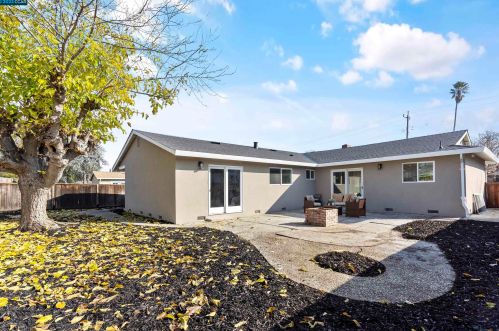 3877 Village Rd, Concord CA  94519-1139 exterior