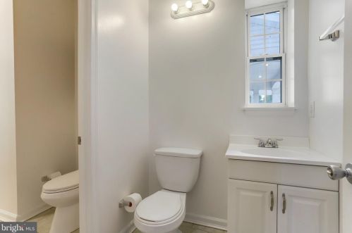 6803 Braddock Rd, Springfield VA  22151-3016 exterior