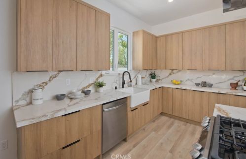 926 Valley St, Burbank CA  91505-2738 exterior
