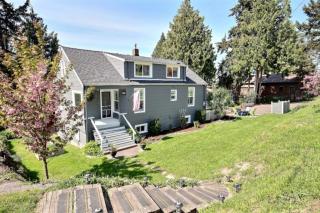 4502 Austin St, Seattle, WA 98136-2227