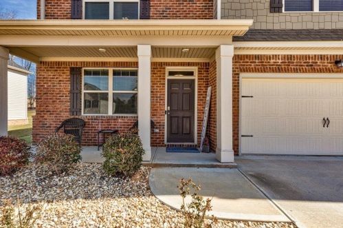 8033 Louis Dr, Locust Grove, GA 30248-7107