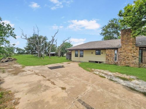 1128 County Road 607, Angleton, TX 77515-9272