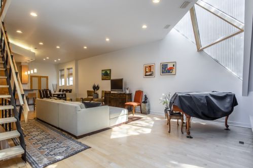 2020 Rice St, Chicago, IL 60622-4921