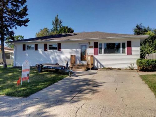 1714 Hillside Ct, Williston, ND 58801-4538