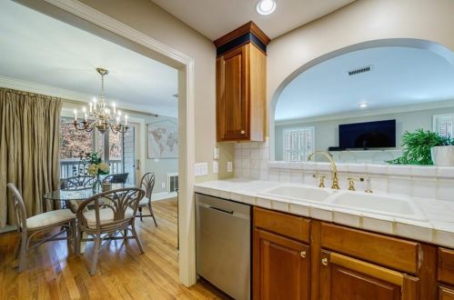 101 Bainbridge Dr, Atlanta GA  30327-4269 exterior