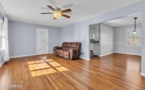 184 Burlington Path Rd, Upper Freehold Township, NJ 08514-1508