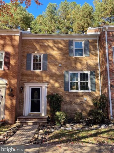 8320 Moline Pl, Springfield, VA 22153-3312