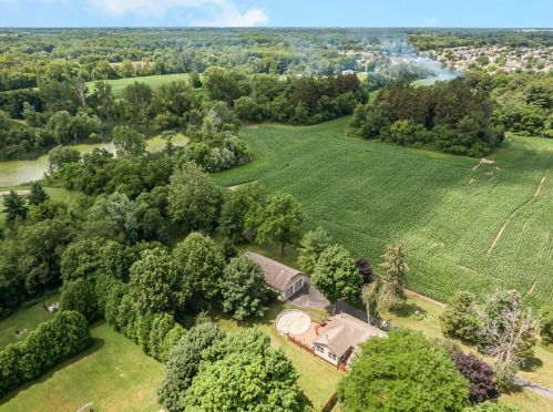 2071 61 Ave, Hobart IN 46342-6517 exterior