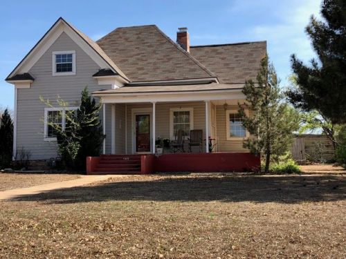 102 Hill Dr, Seymour, TX 76380-2326