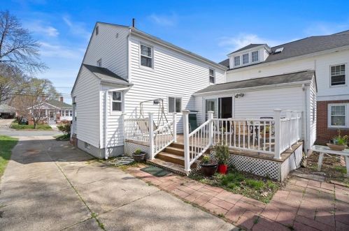 28 Hilltop Ave, Providence, RI 02908-2855