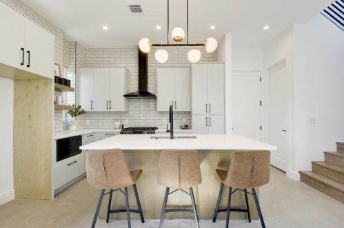 4907 Delores Ave, Austin TX  78721-2107 exterior