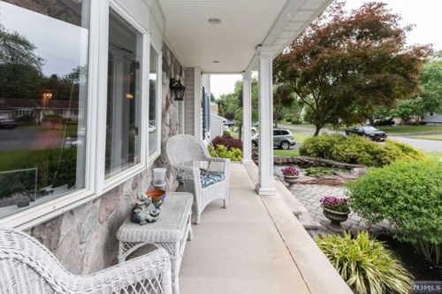 303 Danny Ln, Rockleigh, NJ 07647-1401