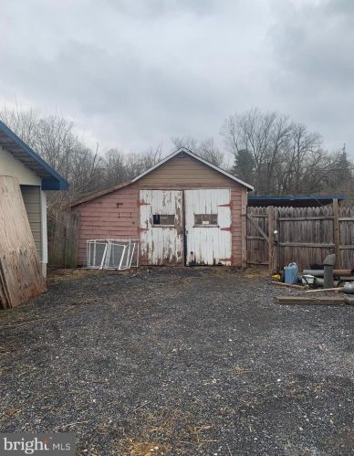 2665 Centennial Rd, Hanover, PA 17331-8761