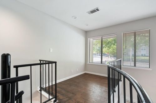 20 Finch Trl, Atlanta GA  30308-2418 exterior