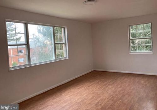 2916 Peyton Randolph Dr, Falls Church, VA 22044-2823