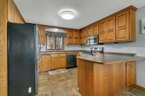 301 Chinook Ave, Avon, MN 56310-9594