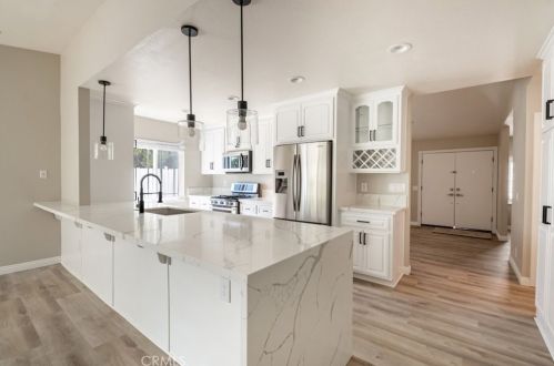 6820 Sherwood Dr, La Verne, CA 91750-1234
