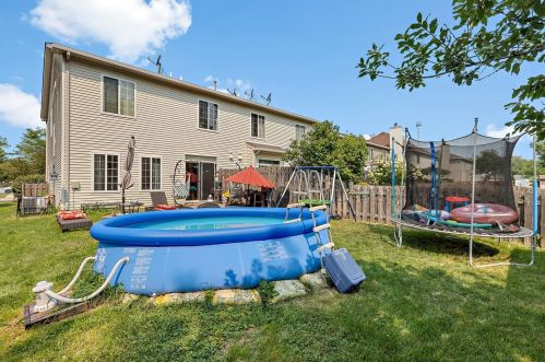 1691 Cameron Dr, Pingree Grove IL  60140-9074 exterior