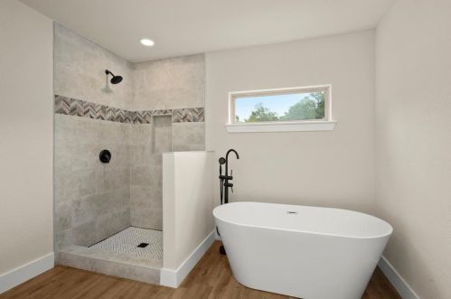 302 Brk Holw Dr, Conroe TX  77385-9107 exterior