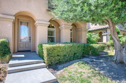 1207 Via Verde Dr, Fresno, CA 93730-8816