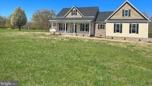 207 Matthews Cove Dr, Montross, VA 22520-3530