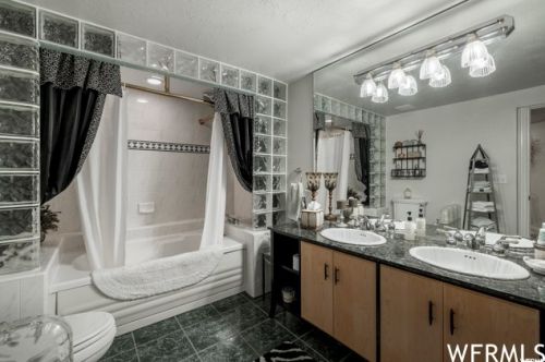 6 Mistywood Ln, Sandy UT 84092-4850 exterior