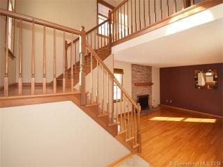 209 Prospect St, Plantsville, CT 06479-1135