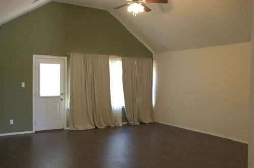 321 Crescent Creek Ln, Fort Worth TX  76140-6586 exterior