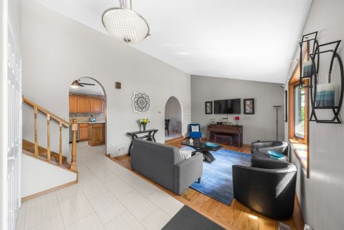1213 Hickory Trl, Addison, IL 60101-1119