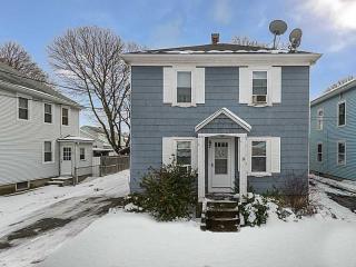 67 Greeley St, Pawtucket, RI 02861-3125