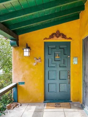 1639 Broadview Dr, Glendale CA  91208-1200 exterior