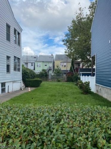 105 Lewis St, Paterson, NJ 07501-3608