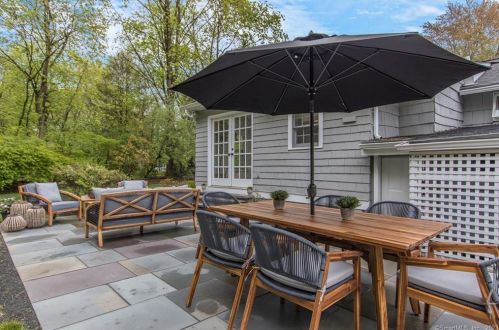 1 Mckendry Ct, Norwalk CT  06853-1018 exterior