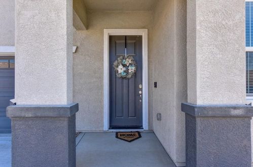 10517 Fossil Way, Elk Grove, CA 95757-1670