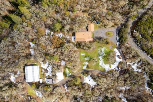 18450 Walker Rd, Willits, CA 95490-9667