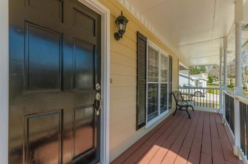 4848 Serene Shores Dr, Gainesville, GA 30504-5242