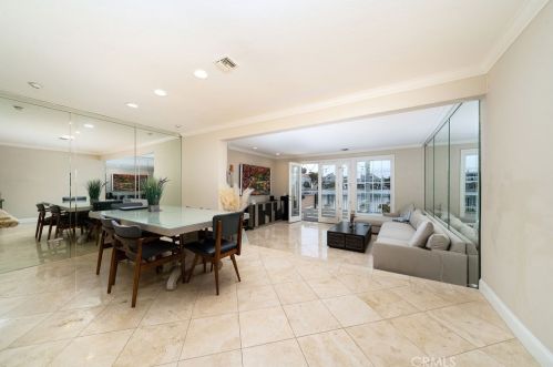 3561 Windspun Dr, Huntington Beach CA  92649-2027 exterior