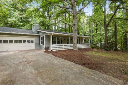 5285 Sugar Ridge Dr, Buford, GA 30518-4593