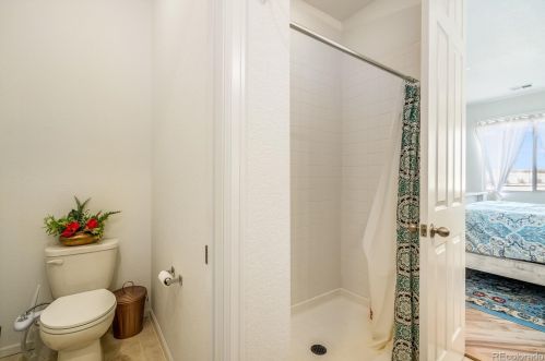 273 Kewaunee Way, Aurora CO 80016-4327 exterior