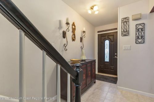 47 Fieldcrest Way, Hazlet, NJ 07730-1953