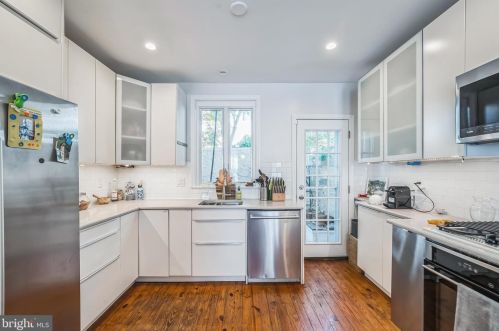 404 Iseminger St, Philadelphia PA  19147-6215 exterior