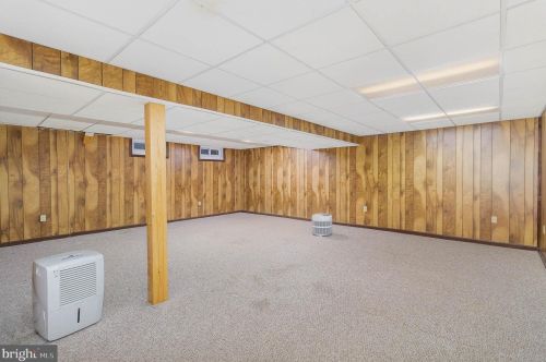 102 Suncrest Rd, Lancaster PA  17601-4834 exterior