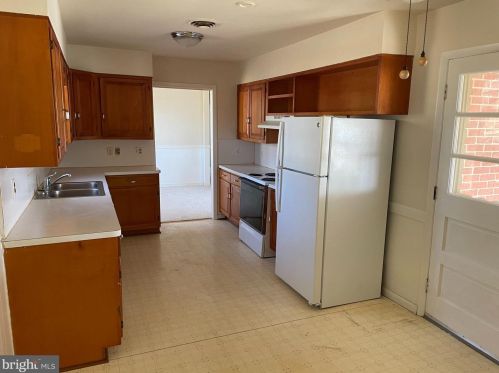 1 Victor Dr, Graceham, MD 21788-1755