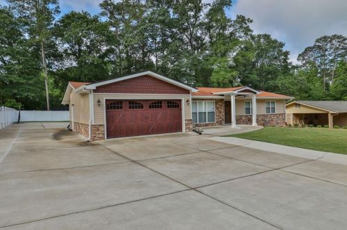 2626 Crockett Dr, Marietta, GA 30067-6704
