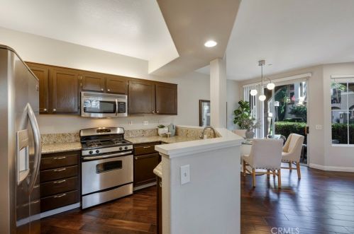 1804 Crescent Oak, Irvine CA  92618-4027 exterior