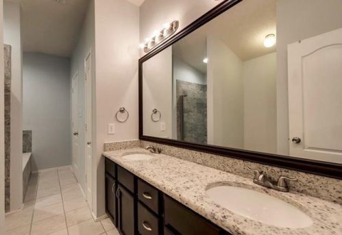 2281 Bresee Dr, Carrollton TX 75010-4150 exterior