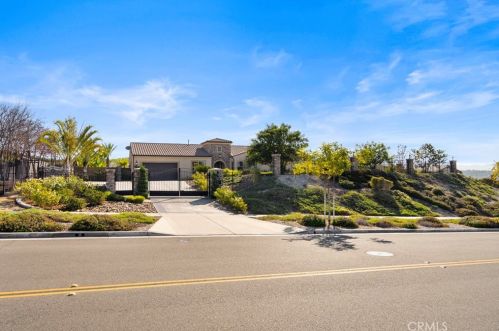 7756 Kingdom Dr, Riverside CA  92506 exterior